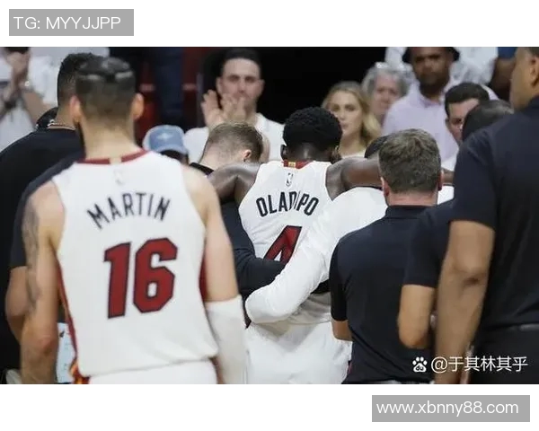 足球巨星最新动态截图曝光引发球迷热议瞬间刷屏全网关注